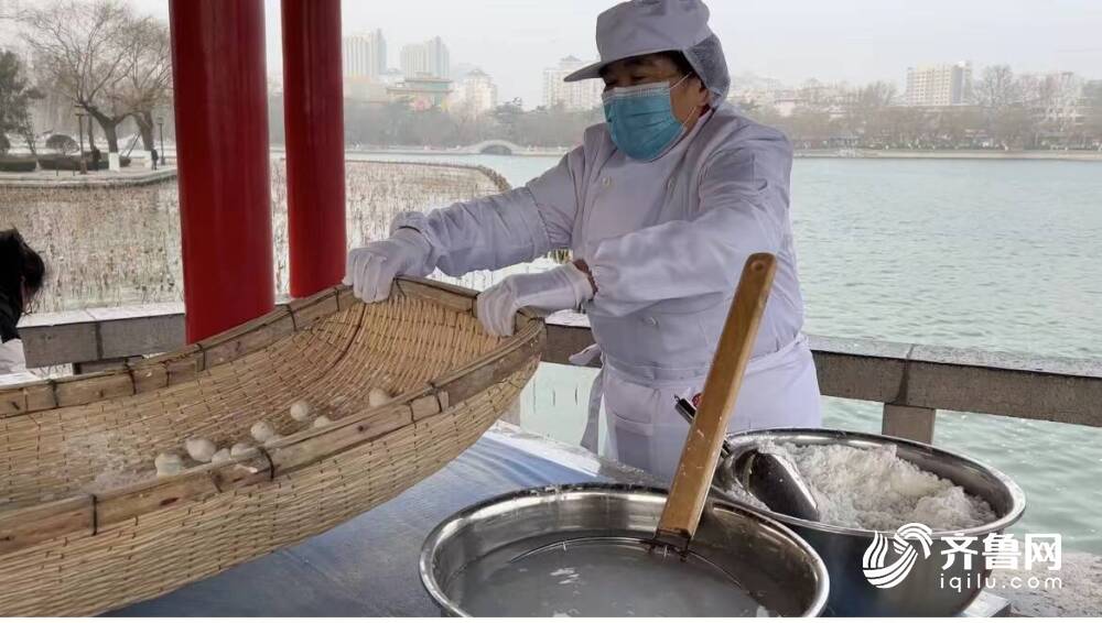 红红火火闹元宵：大明湖畔滚元宵 赏花灯