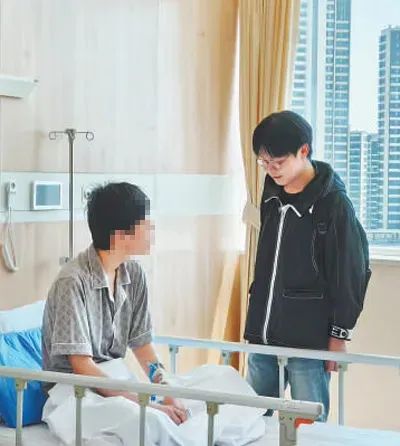 为救同学错过职教高考的姜昭鹏，顺利完成补考—— 善良作笔，交出“满分答卷”